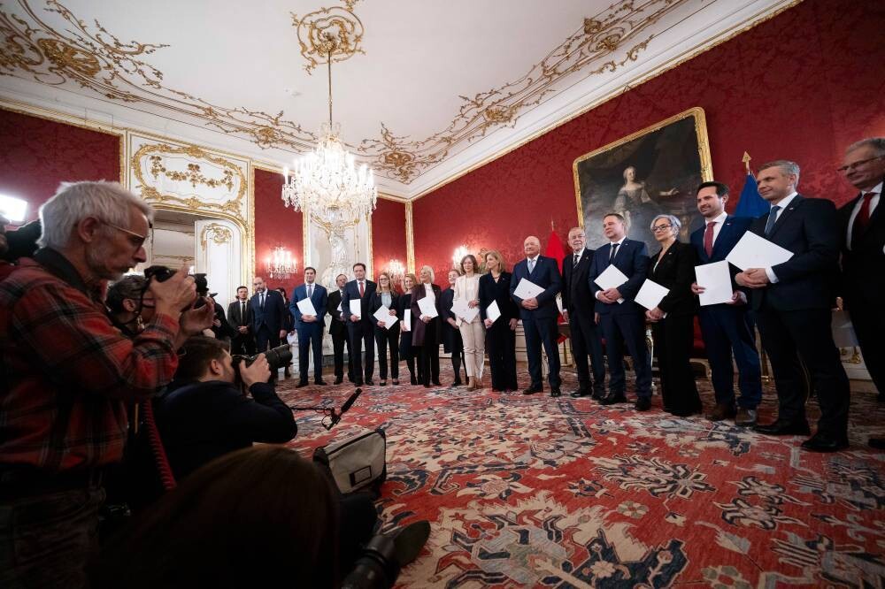 New Austrian Government Takes Office | Ours Abroad News